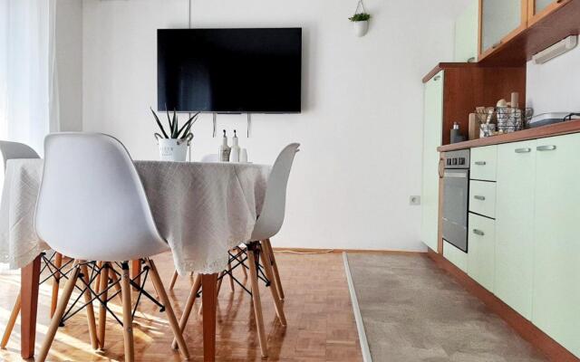 Janina - Comfortable - A1