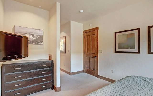 The Perfect Condo in West Village, Big Deck and next to the lift - CA1203 by RedAwning
