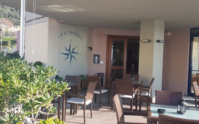 SESTRI MARE 5 AR122 (3 guests)