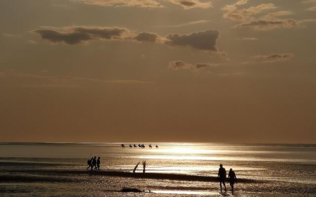 Comfort Steps From the North Sea