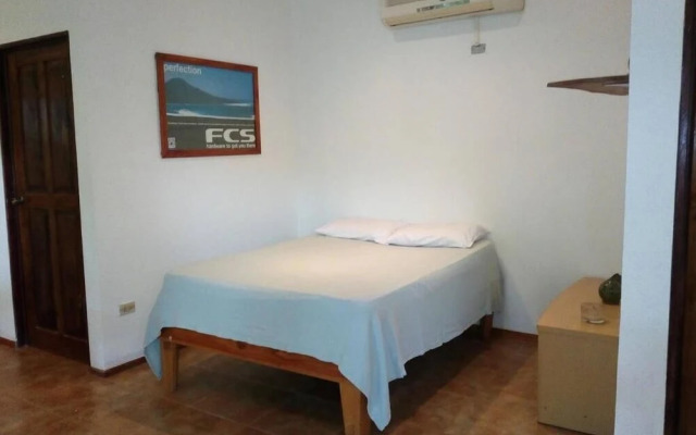 Burnt Toast Surf Camp - Hostel