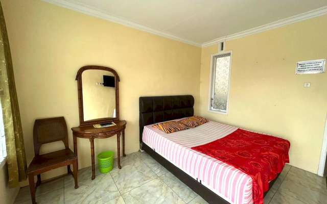 OYO LIFE 92844 Penginapan Cibodas