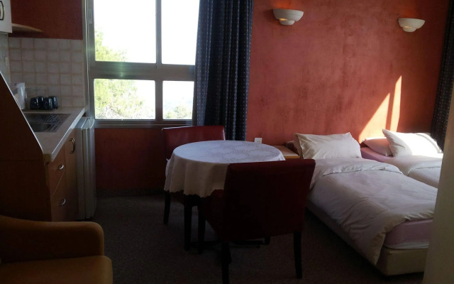 Hotel Marom