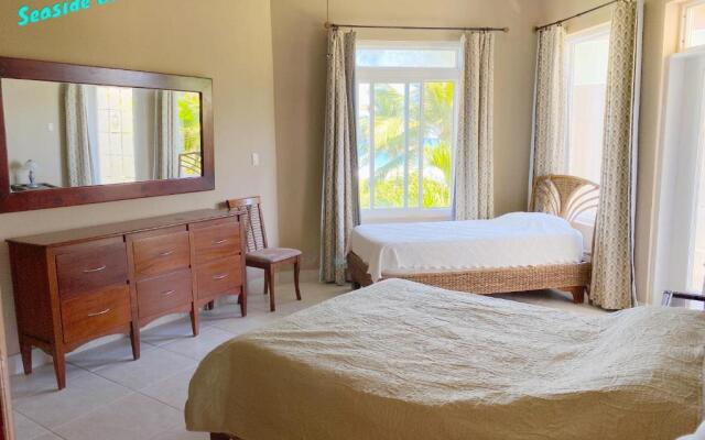 3BR Stunning penthouse / Beach front