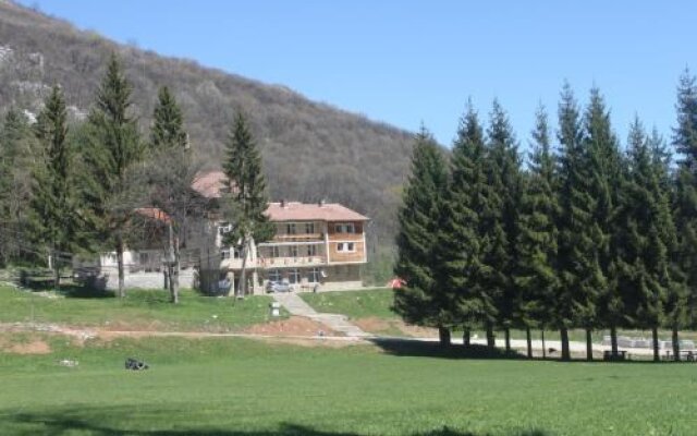 Ledenika Lodge