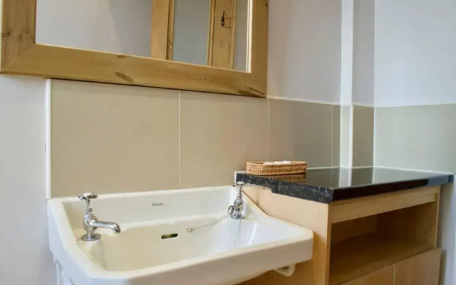 Bright, Spacious 4 Bedroom Apartment In the Old Town, Edinburgh