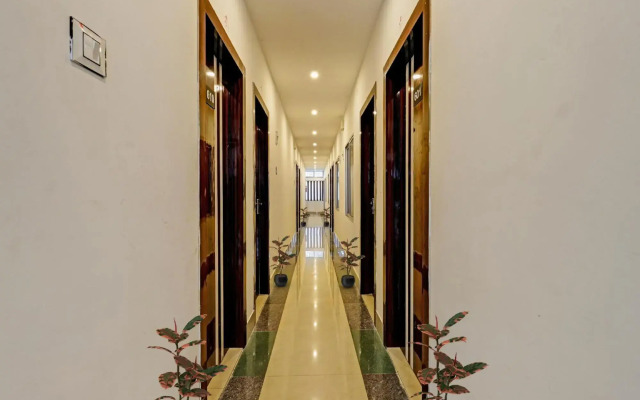 Collection O 91337 Lakhi Guest House
