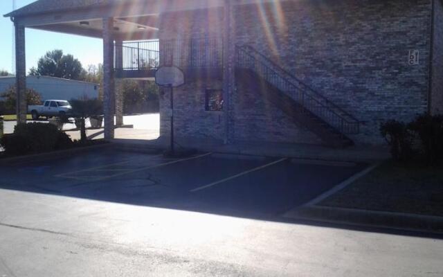 Travelers Inn & Suites