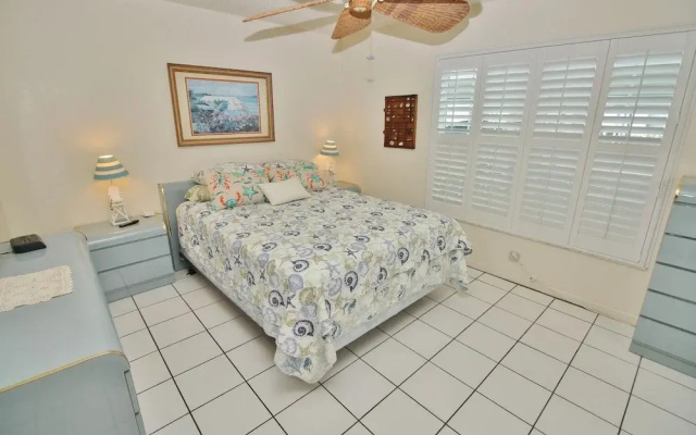 Colony Beach Club 132
