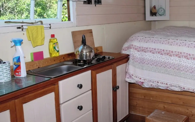1bed Cabin Sleeps 2- Parking,fireplace,garden,pets