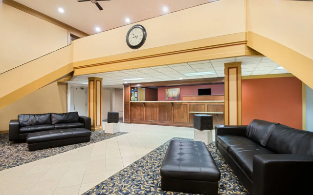 Studio 6 Suites Fremont, OH