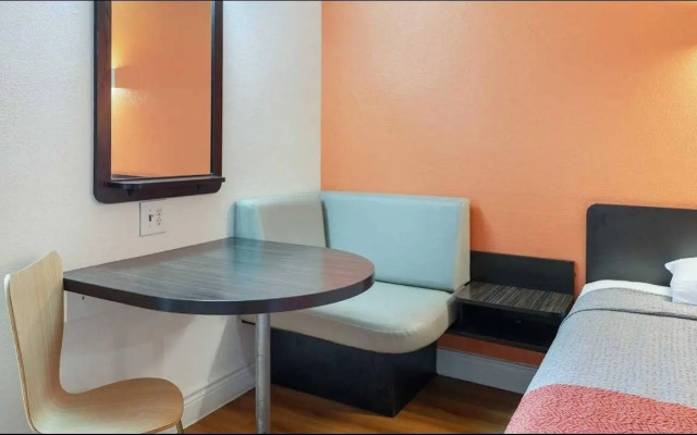Motel 6 Houston, TX - East