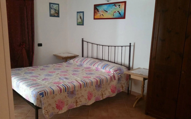 Artistika Golden Apartment