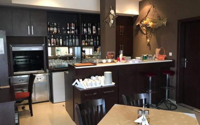 Hotel Ela - UTB P. Hilendarski