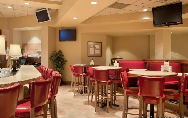 DoubleTree by Hilton Hotel Wichita Airport