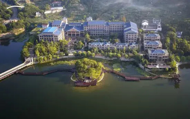 Donggu Lake Xiangshan New Century Hotel