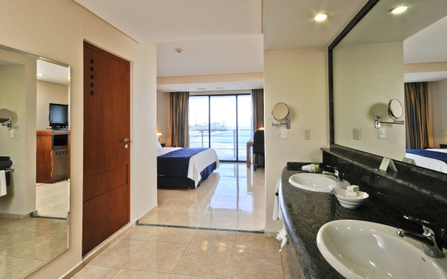 Holiday Inn Boca Del Rio by IHG