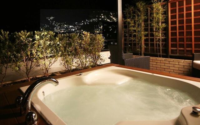 Atami Season Hotel