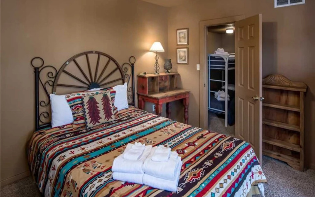 Adobe Hacienda - Three Bedroom Cabin with Hot Tub