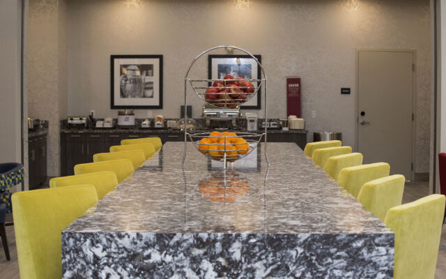 Hampton Inn & Suites by Hilton Thunder Bay