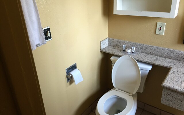 Pacific Inn & Suites