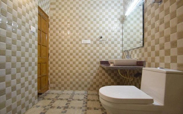 OYO 10229 Hotel Crystal