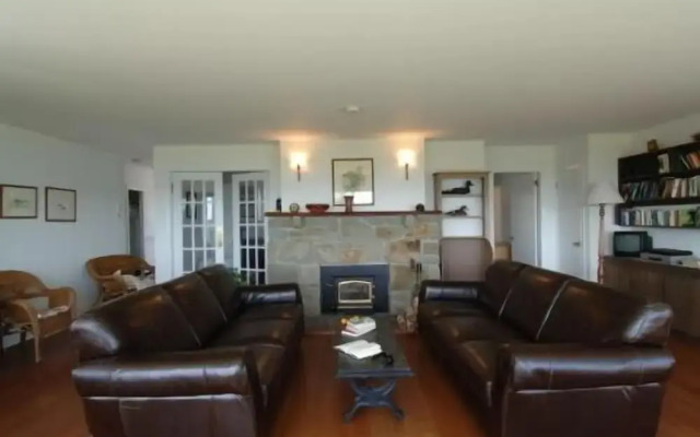 Hollyday Cove Cottage