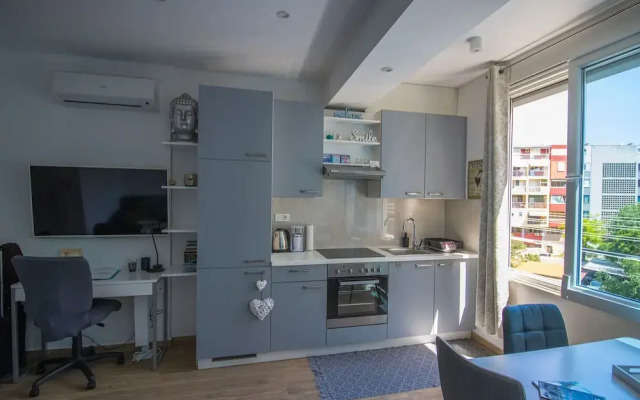 Brand New Suite next to Palace & Beach