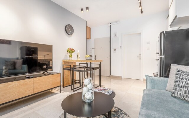 One BDR with a Huge Terrace