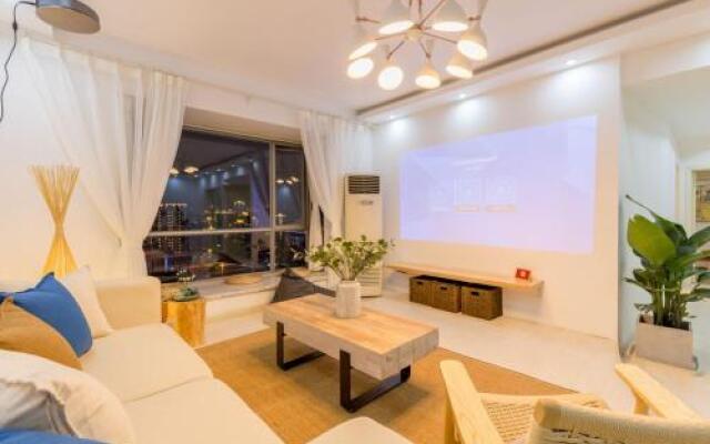 Chongqing Yuzhong·JieFangbei· Locals Apartment 00132880