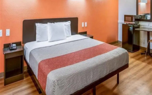 Motel 6 Euless, TX - DFW West