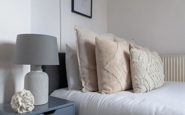 Spacious 4 bed flat in Chelsea