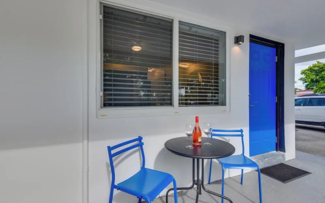 2 Mi to Ocean: Dog-friendly Hallandale Beach Condo