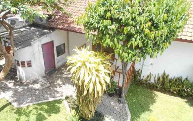 Rumah Syariah & Kolam Renang Bugenville Guesthouse