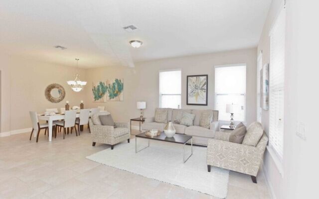 4176 Oaktree Drive 6 Bedroom Home by Redawning