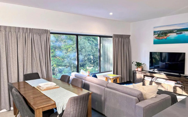 Nineteen On Gregory G02