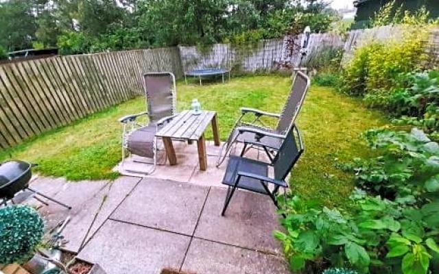 2bed Guest Wing - Charming Glasgow Villa - off M8 M80