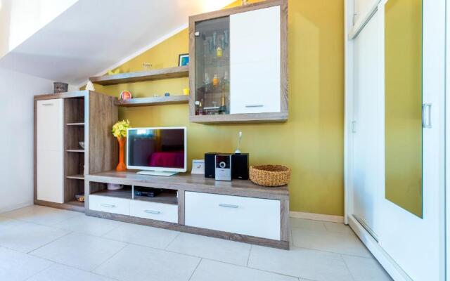 Apartment Yellow Story