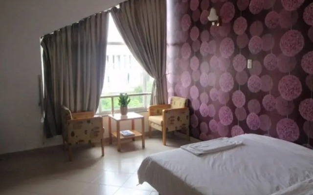 Green Hotel District 7