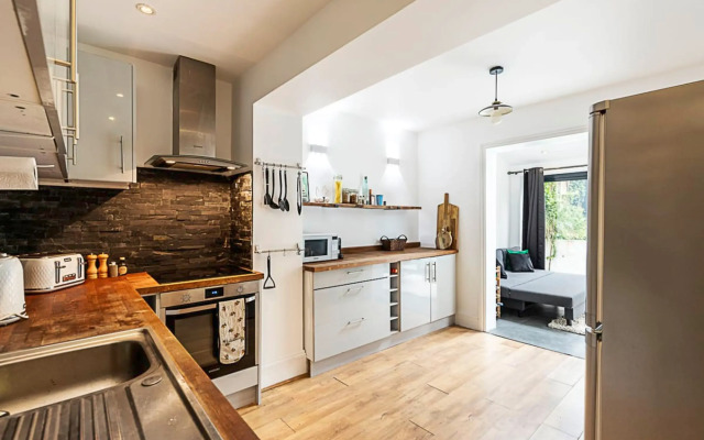 Cosy and Modern Battersea Home