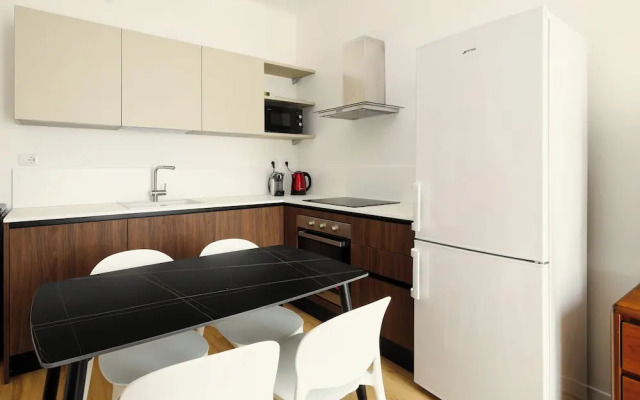 1-Bed apartment with balcony near subway