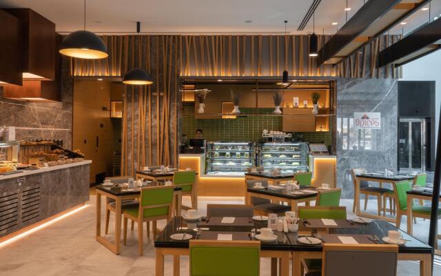 Al Khoory Courtyard Hotel