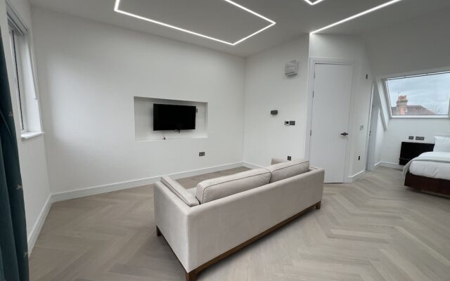 Luxurious London Studios
