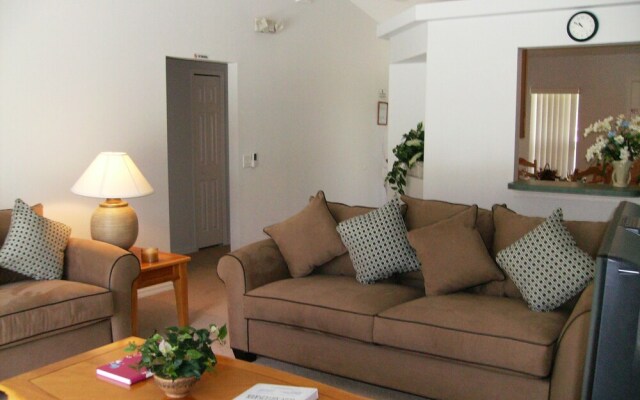 4 Bedroom - Budget Home With Private Pool