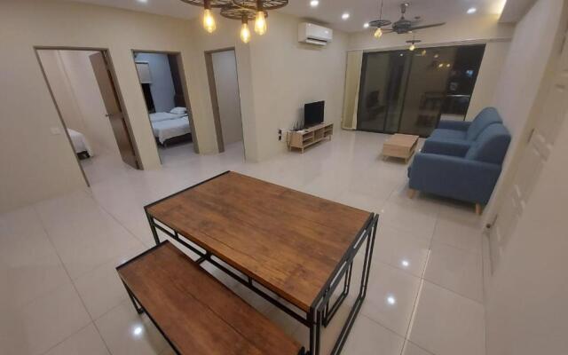 HOMESTAY @ COMFY CONDO with Waterpark, Pool, Playground & Gym