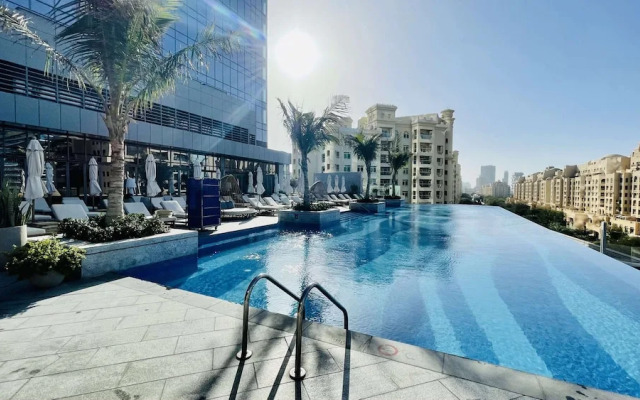 LUX Iconic Views at Palm Tower Suite 3