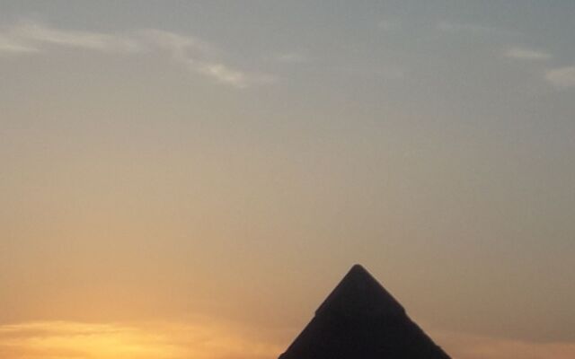 Three Giza Pyramids INN