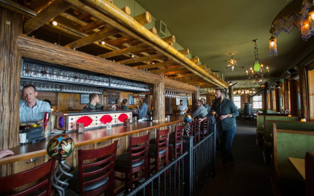 McMenamins Kalama Harbor Lodge