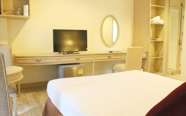 Romance Hotel Bangna (SHA Extra Plus)