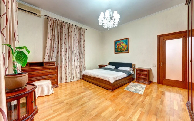 LUX Apartments Shelkovichnaya